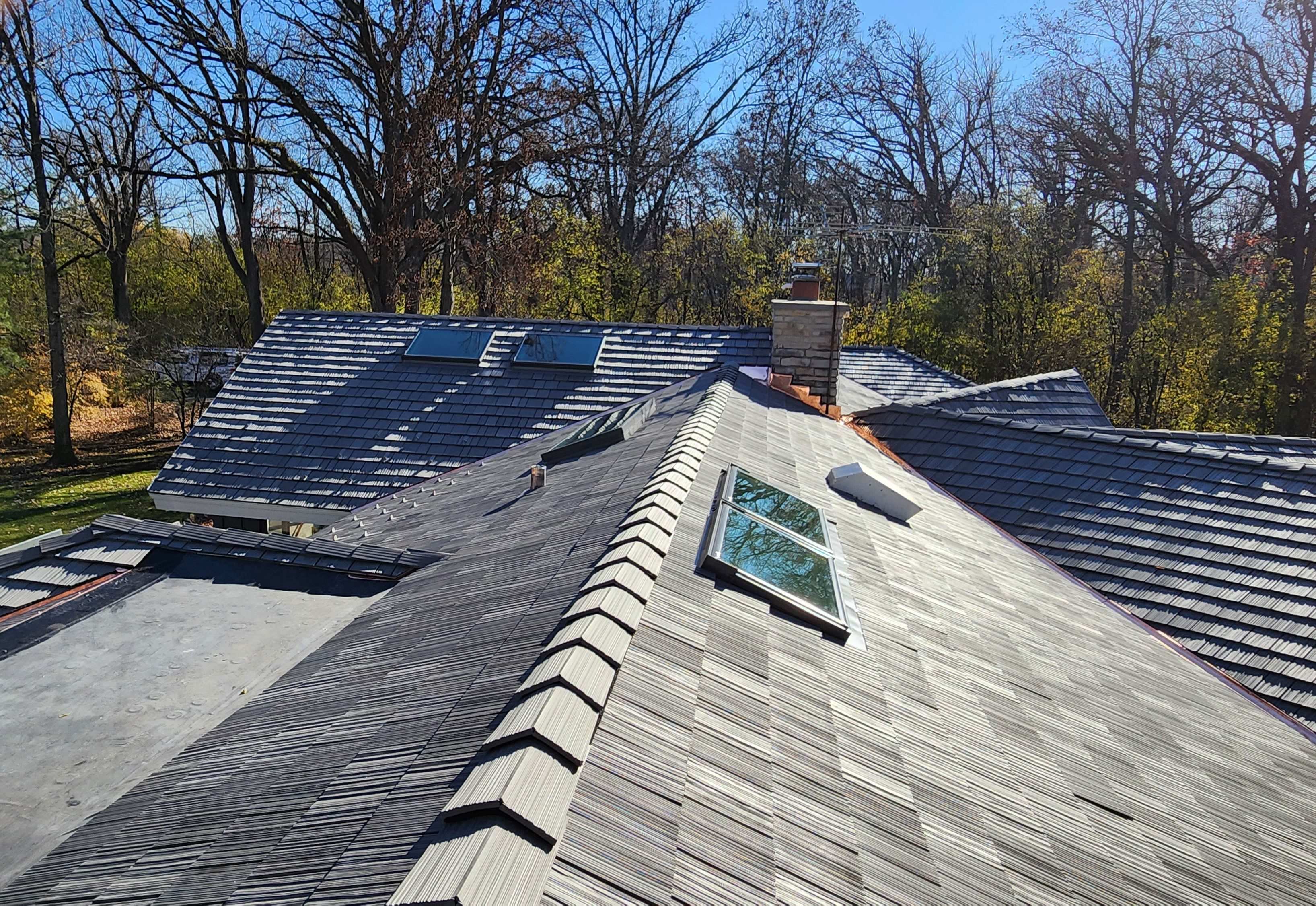 Multi-width DaVinci shake roof with copper flashings on a Bannockburn home near Highland Park